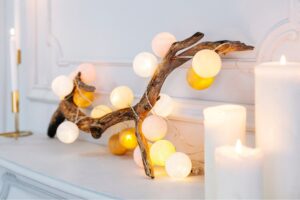 Гірлянди в інтер’єрі: 10 способів прикрасити оселю до свят