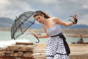 Бізнес-леді з парасолькою від сонця, або куди зникла жіночність
