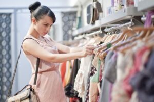 Як поєднувати кольори в одязі: безпрограшні комбінації та лайфхаки від стилістів