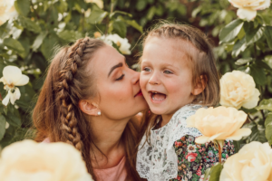 3 уроки від доньки: важливі речі, яким дівчатка можуть навчити своїх матерів