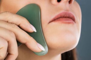 У чому особливість мікрострумової терапії в поєднанні з масажем Гуаша