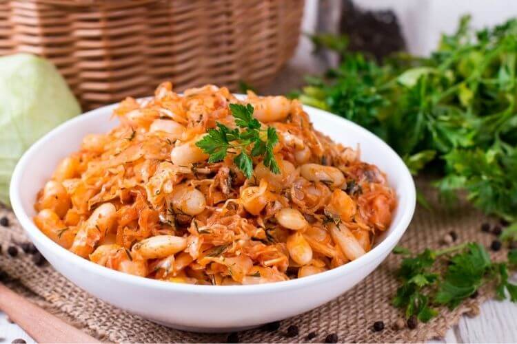 капуста з квасолею