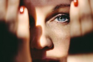 Дозвольте собі поплакати, або чим шкідлива токсична позитивність