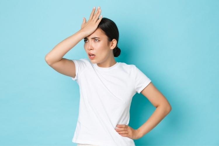 жінка щось забула