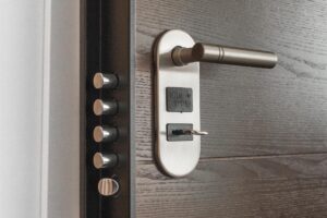 Захищаємо квартиру від крадіжок: як обрати надійні бронедвері