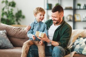 Коли День батька в Україні та світі: цікаві факти про свято