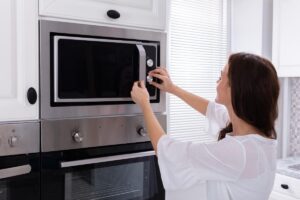 Як вибрати ідеальну мікрохвильову піч для вашої кухні