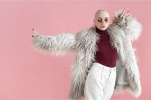 Жіночі еко-шуби: види та переваги штучного хутра