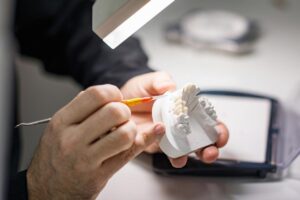 Що таке зубне протезування і як все відбувається
