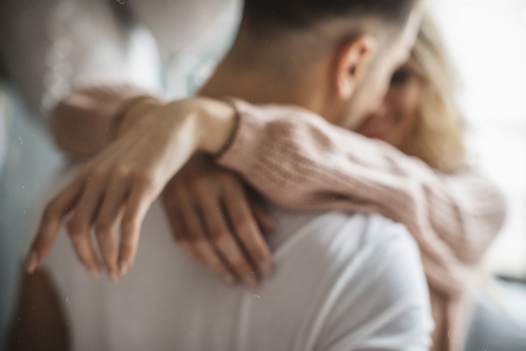 пара, обійми