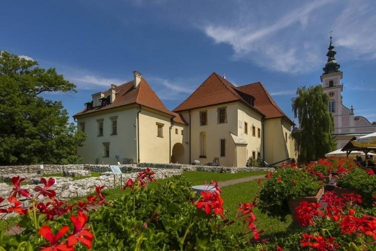 Замки Польщі безкоштовно, Вєлічка