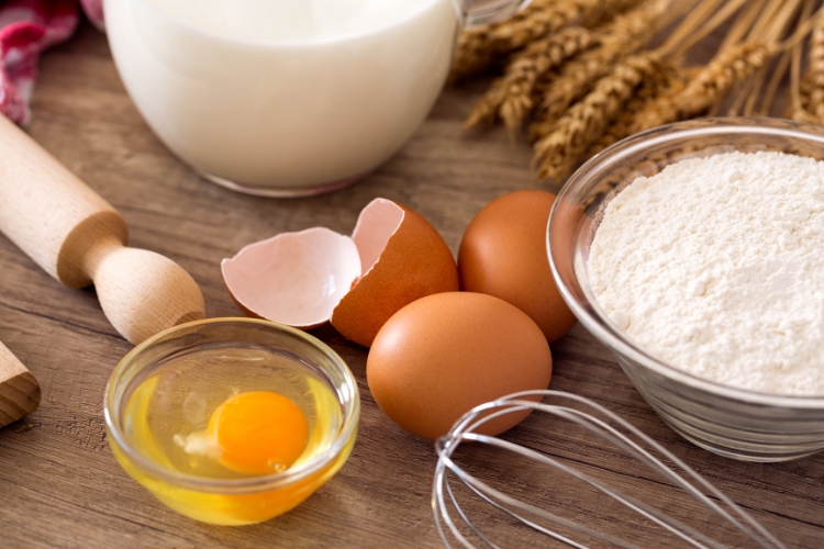 яйця, борошно