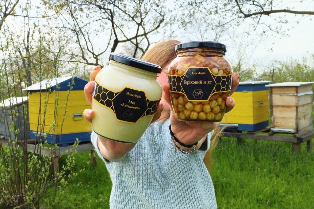 Honeylogia