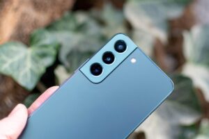 Чи варто купувати Samsung Galaxy S22? Переваги і недоліки