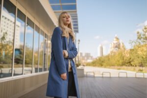 Демісезонне пальто: модні моделі сезону 2023-2024 та особливості вибору