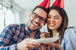 Зворушливі й смішні вірші та картинки з днем народження чоловіку