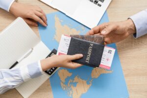 Cтраховка для виїзду за кордон: яка буває, як оформити і зекономити