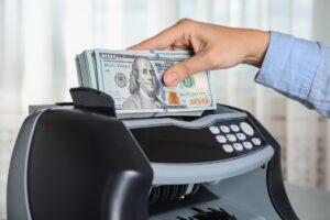 Чому бізнесу потрібна машинка для рахування грошей і як її вибрати