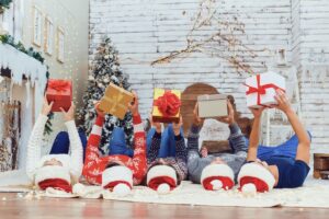 У пошуках сімейних новорічних подарунків: що обрати для найрідніших?