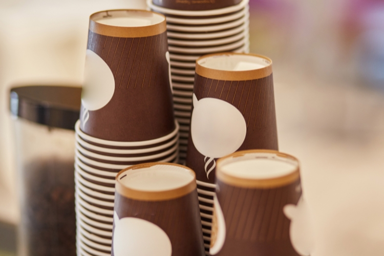 одноразові стакани