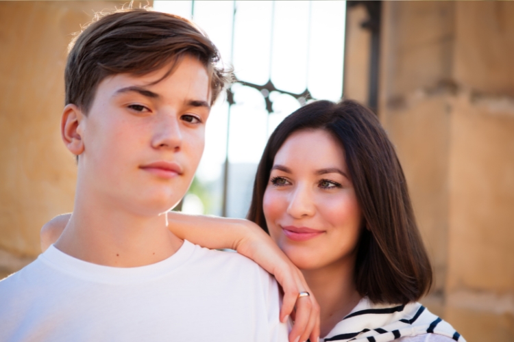 мама і син підліток