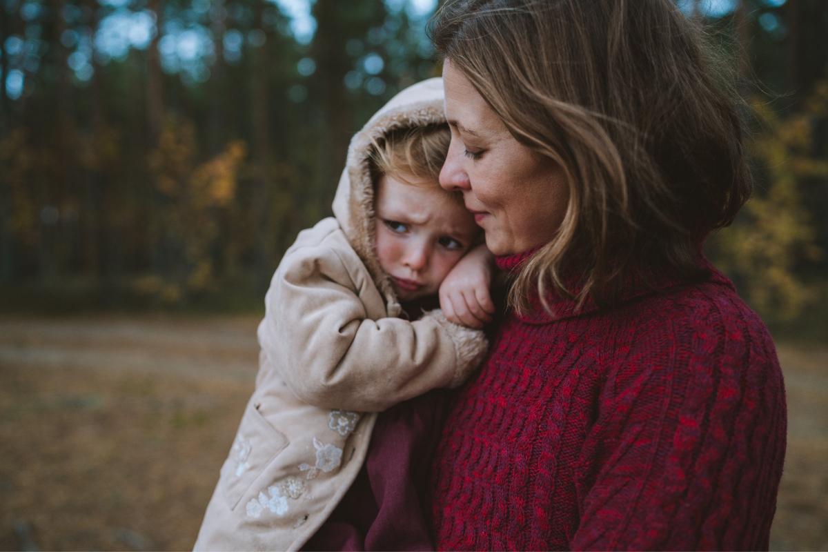 Як підтримати дитину, коли її тато на війні: поради психолога