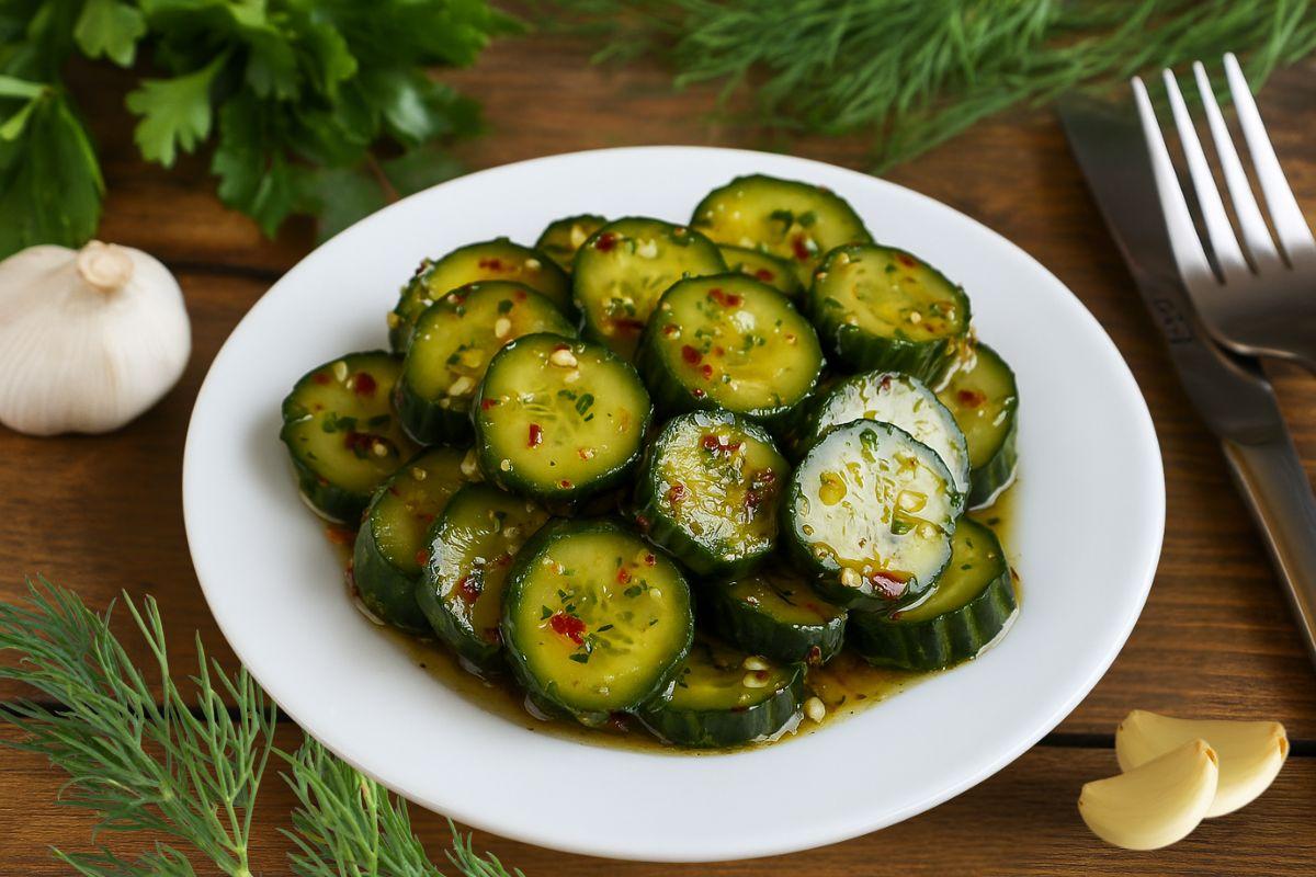 Мариновані огірки «Пікантні»: літній рецепт за 10 хвилин