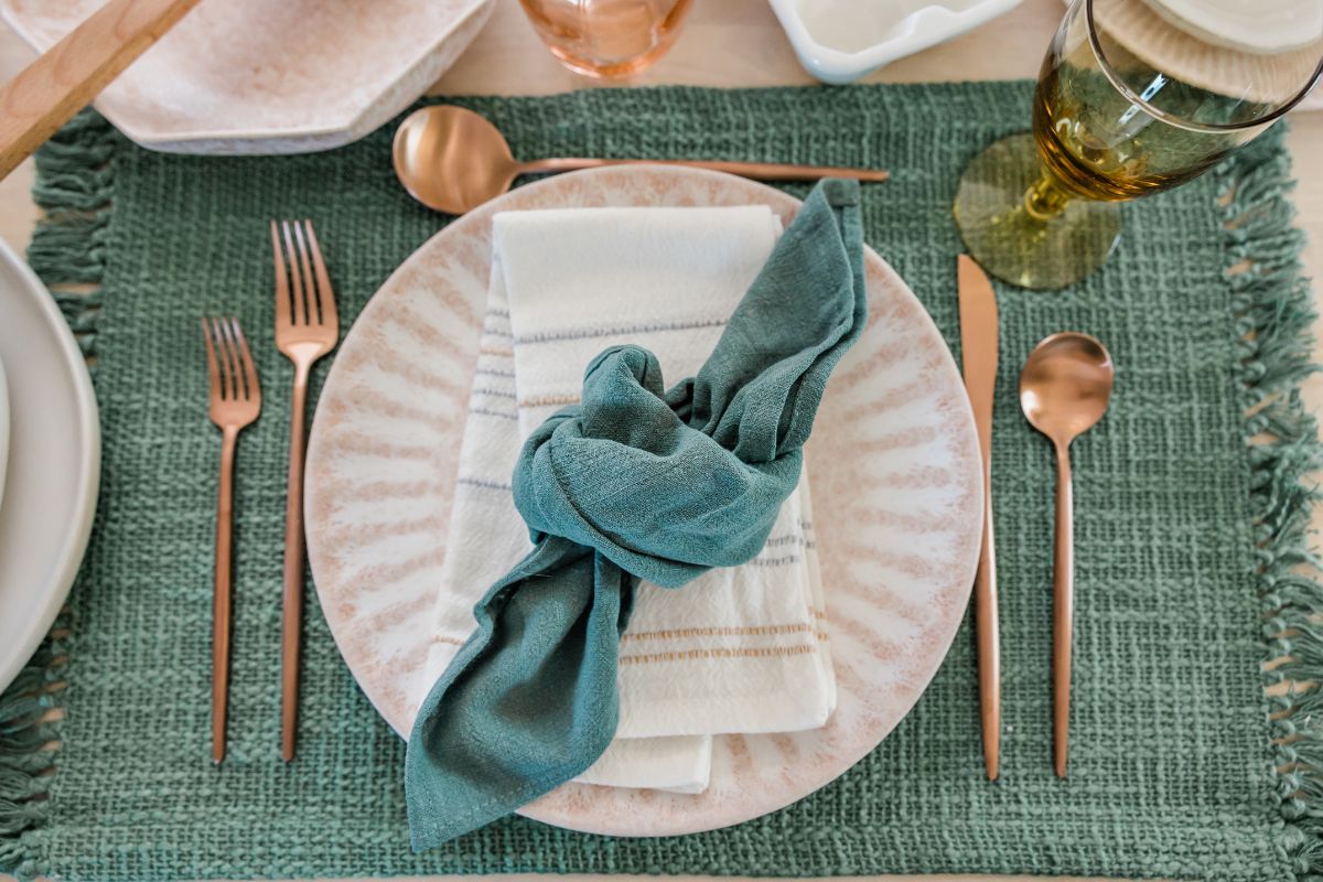Сервірування столу: базовий набір посуду для ідеальної вечері