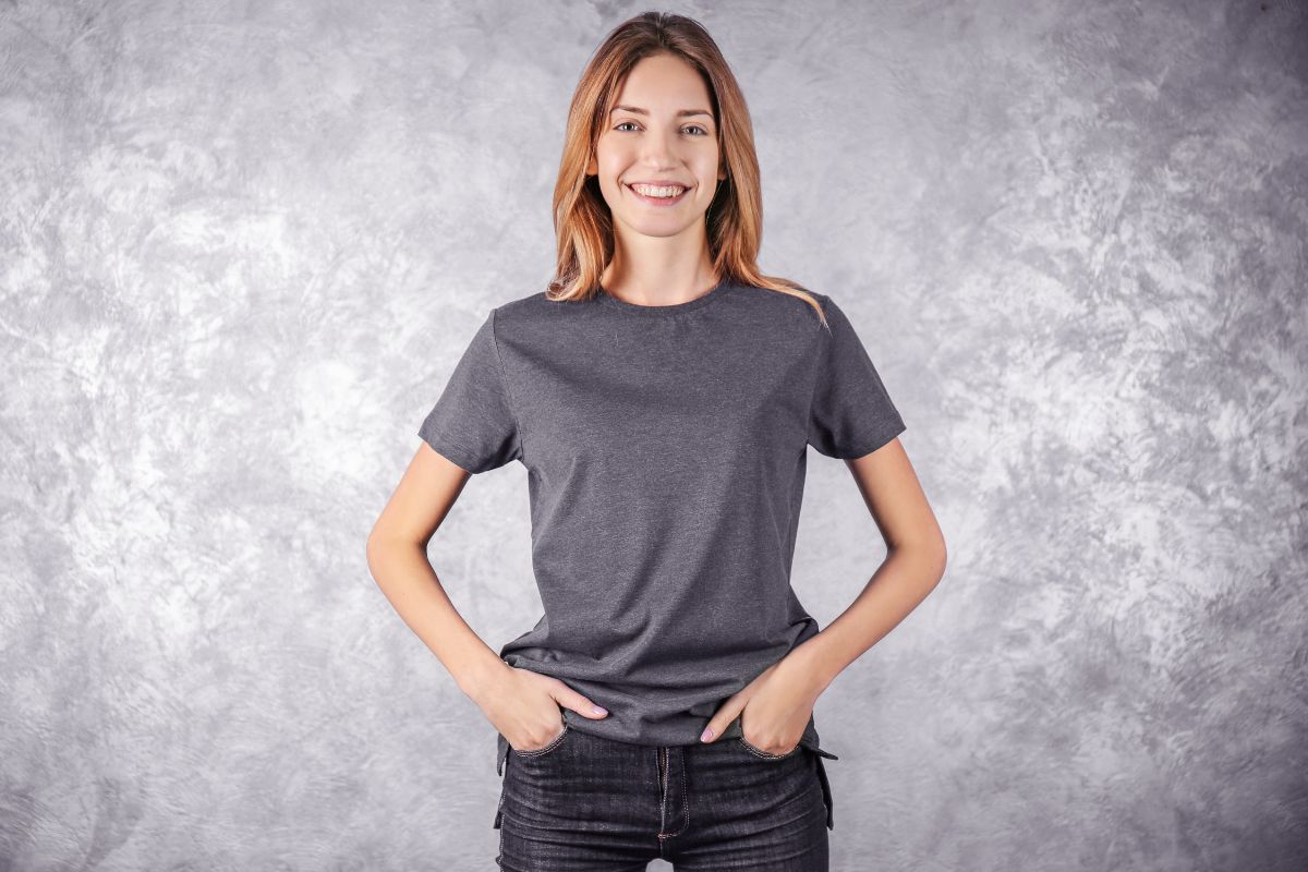 Як правильно підібрати розмір жіночої футболки