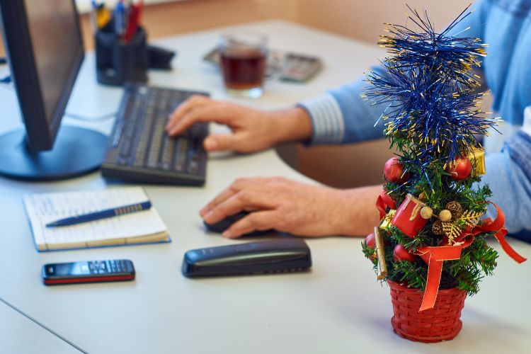ялинка в офісі