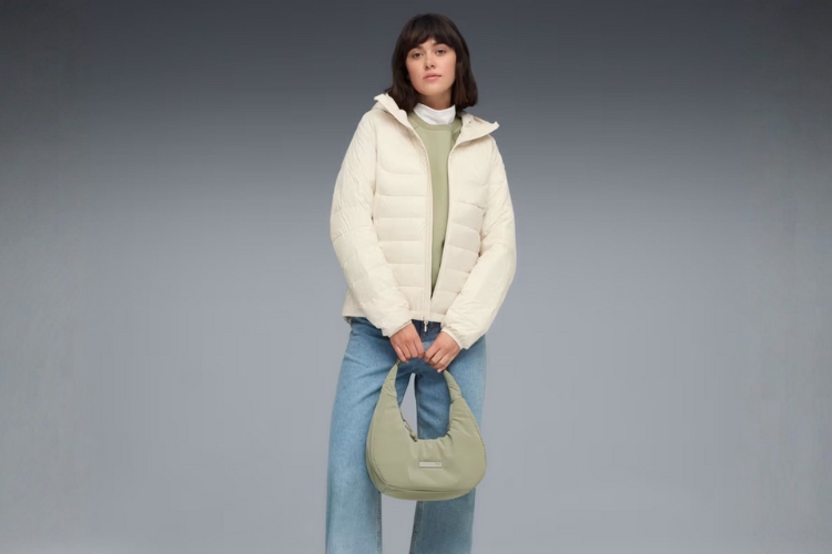 світла жіноча куртка Пума