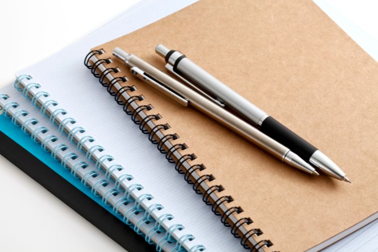 ручки, блокноти, канцтовари