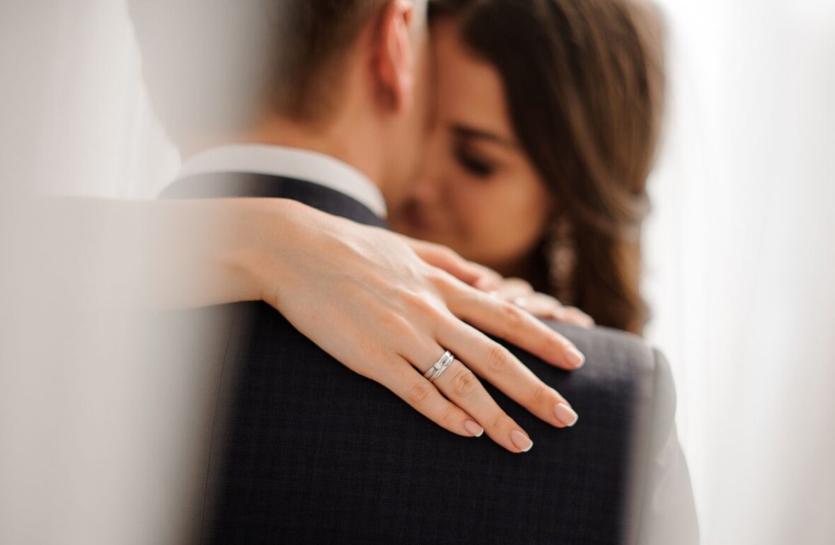 молодята, обручка