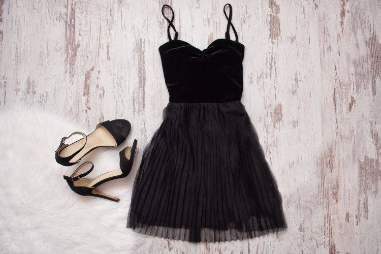 чорна сукня