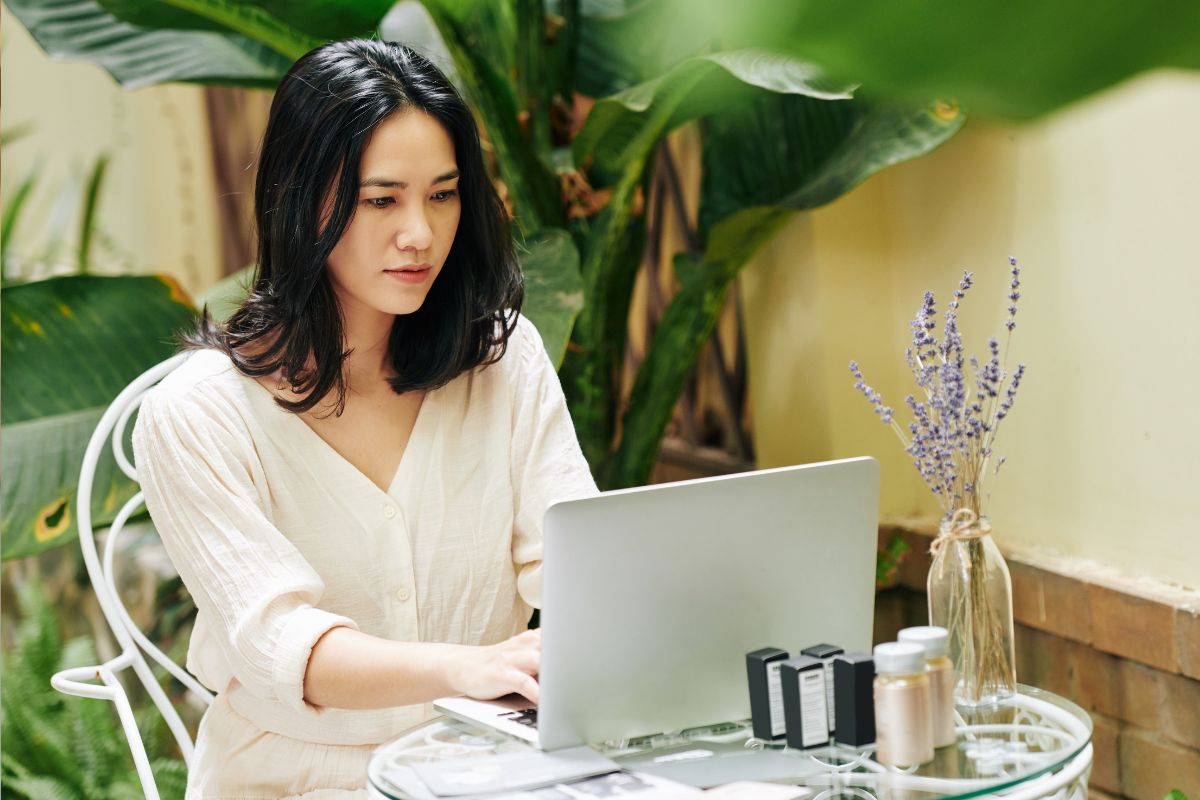 Онлайн-шопінг косметики: як обрати якісний продукт і не помилитися з вибором