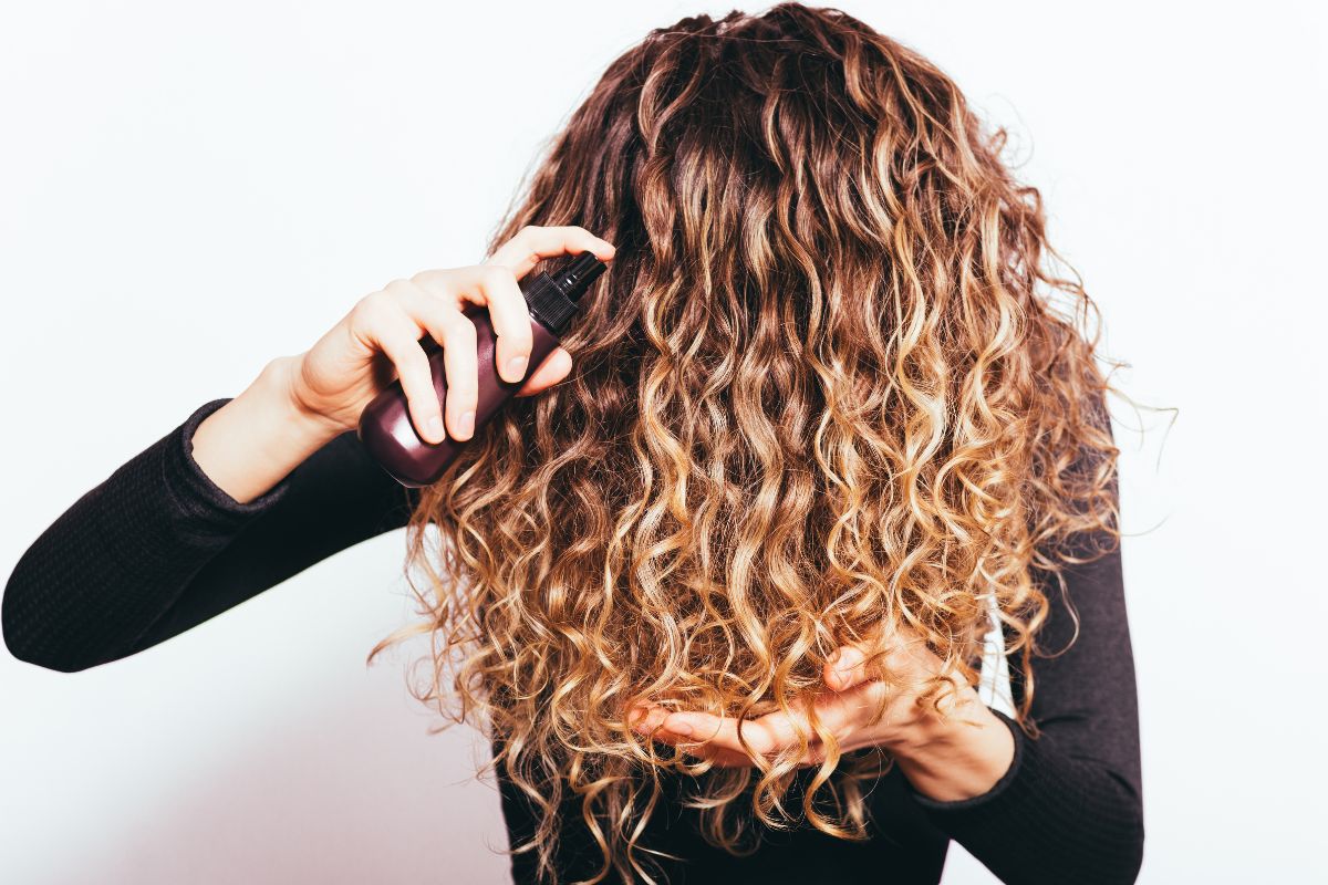 Що таке соляний спрей для волосся і чому він став бʼюті-трендом