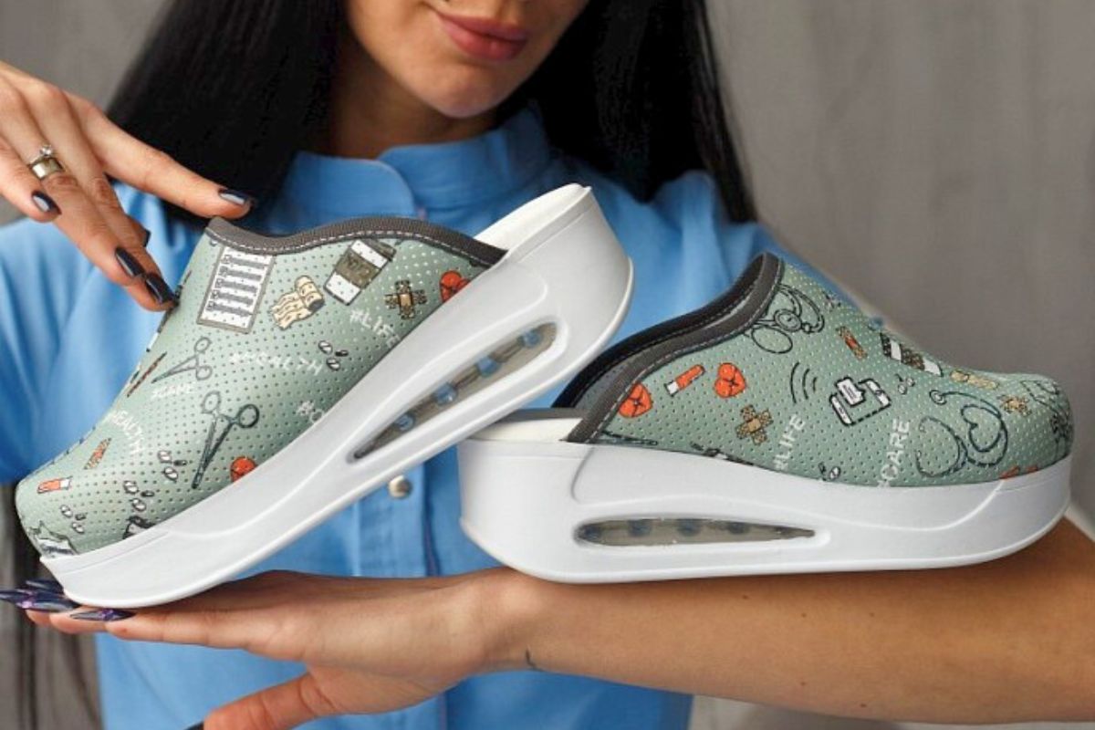 Жіночі шкіряні сабо для різних професій: хто і чому обирає їх для роботи