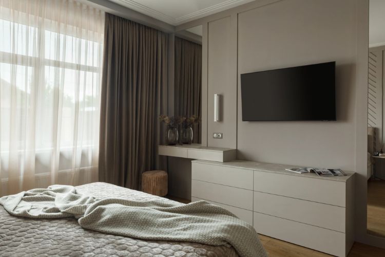 телевізор у спальні