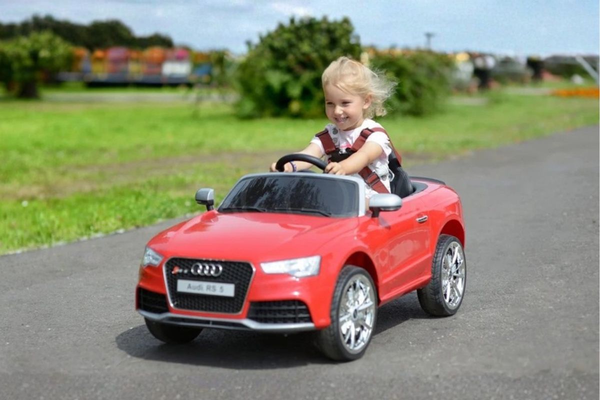 Час автономної роботи дитячого електромобіля: реальні показники та заявлені