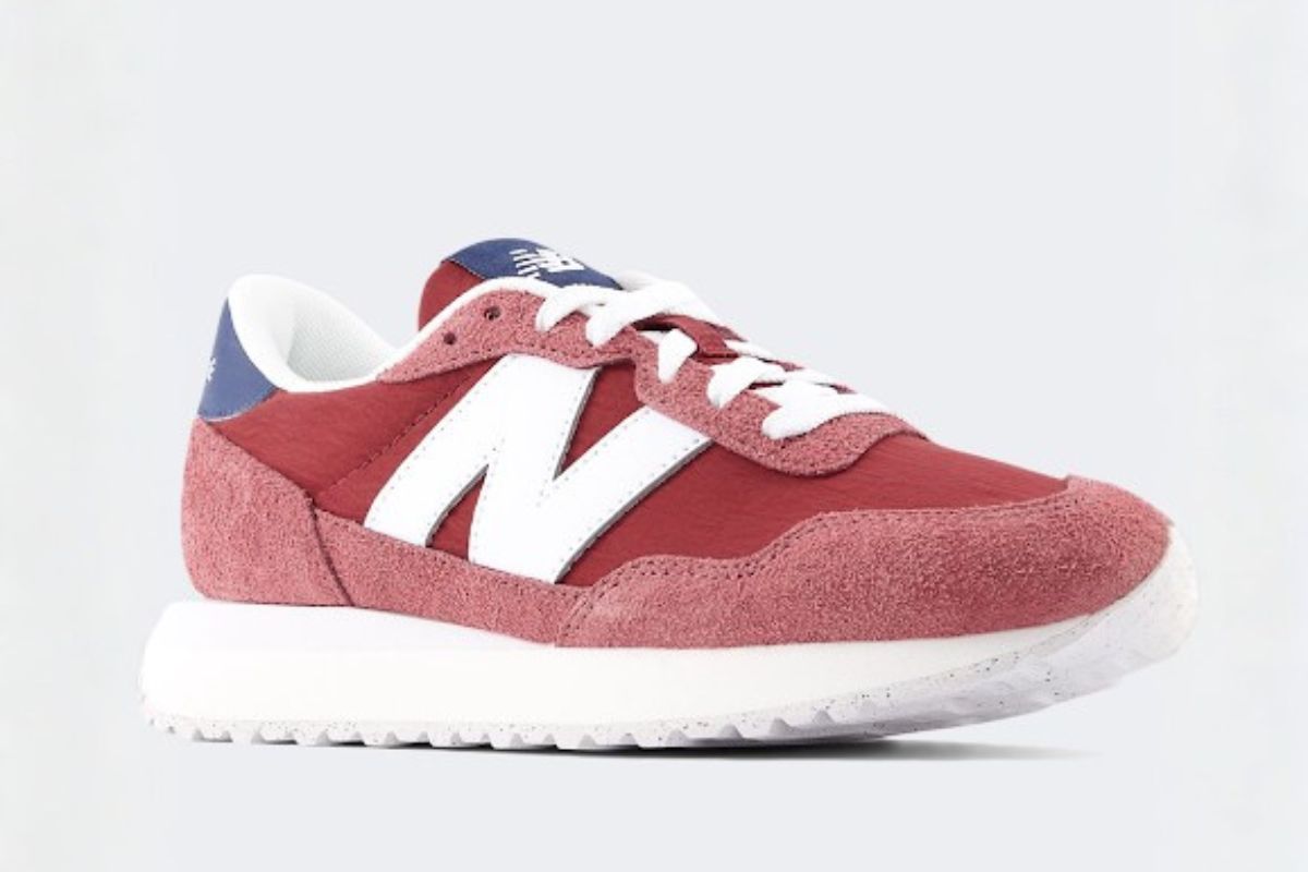 Чим жіночі кросівки New Balance відрізняються від універсальних моделей