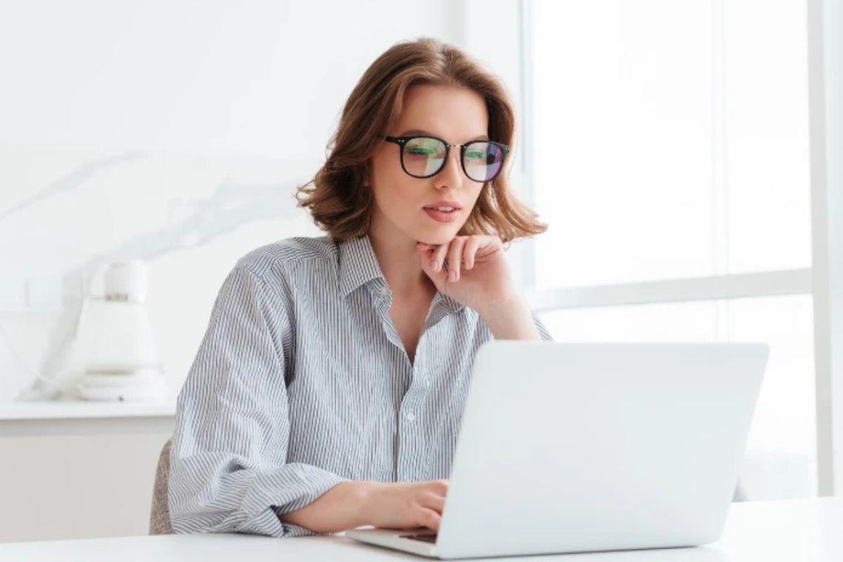 Захист очей у цифрову епоху – окуляри для роботи за комп’ютером