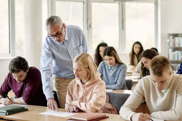 студенти на навчанні