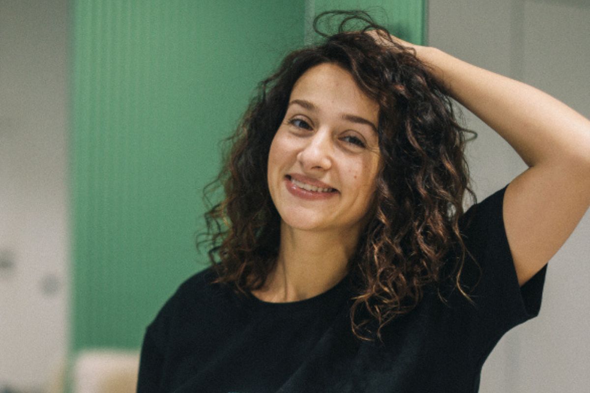 Шампунь для кучерявого волосся: як вибрати очищення, яке не зламає завиток