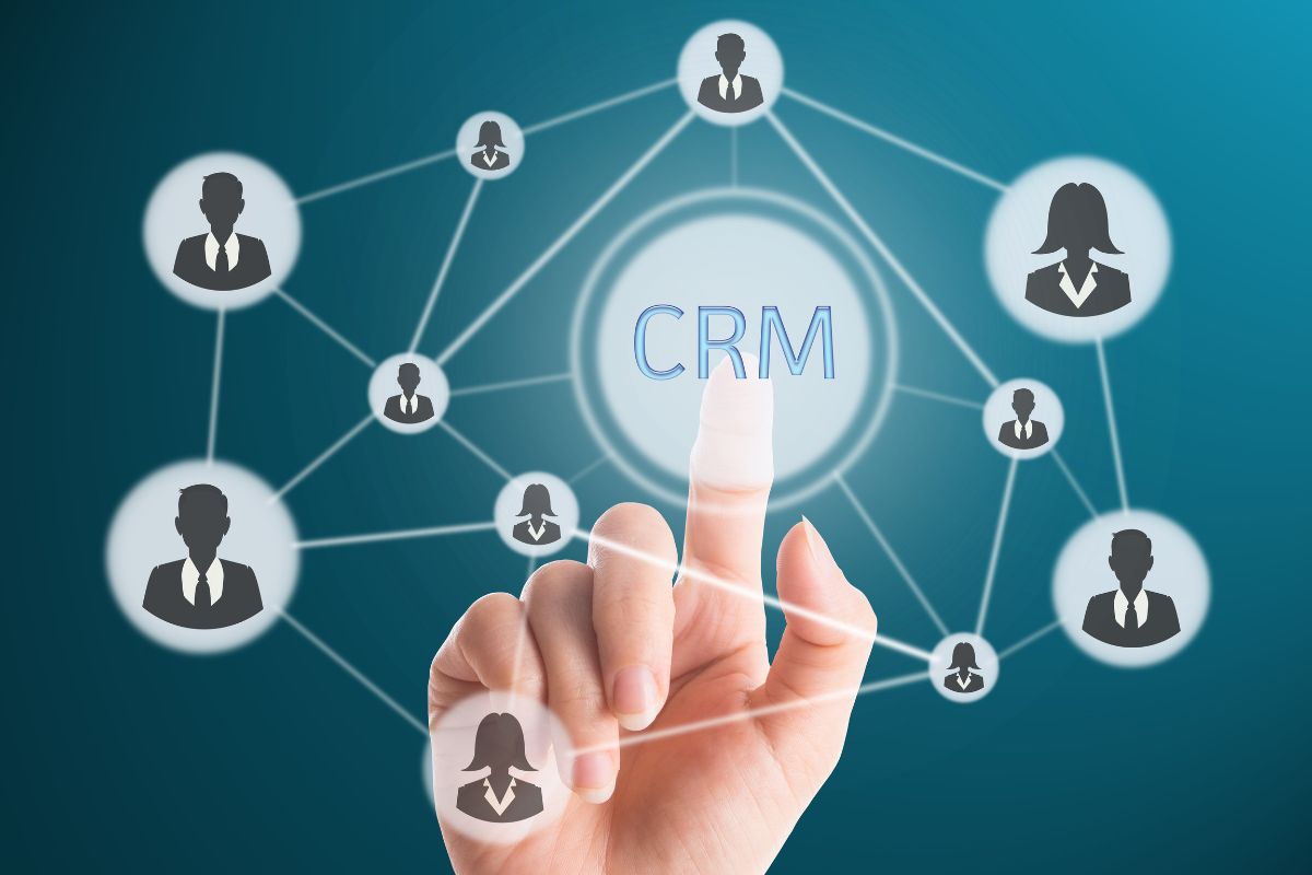 Від першого контакту до повторної покупки: як CRM-система підвищує лояльність клієнтів в e-commerce