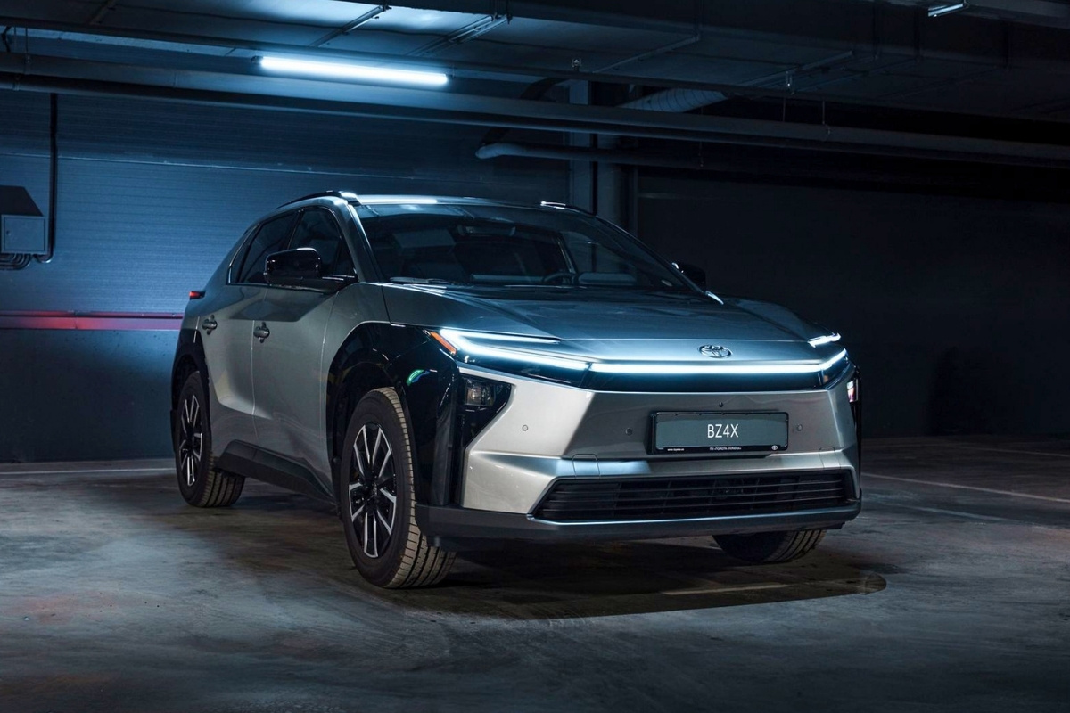 Майбутнє вже поруч: чим саме вражає новий електричний кросовер Toyota bZ4X